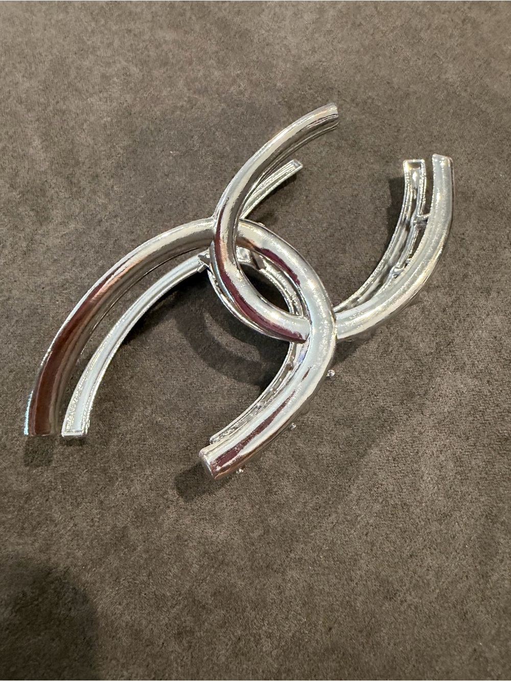 Silver Interlocking Crescent hair claw - Shiny Silver
